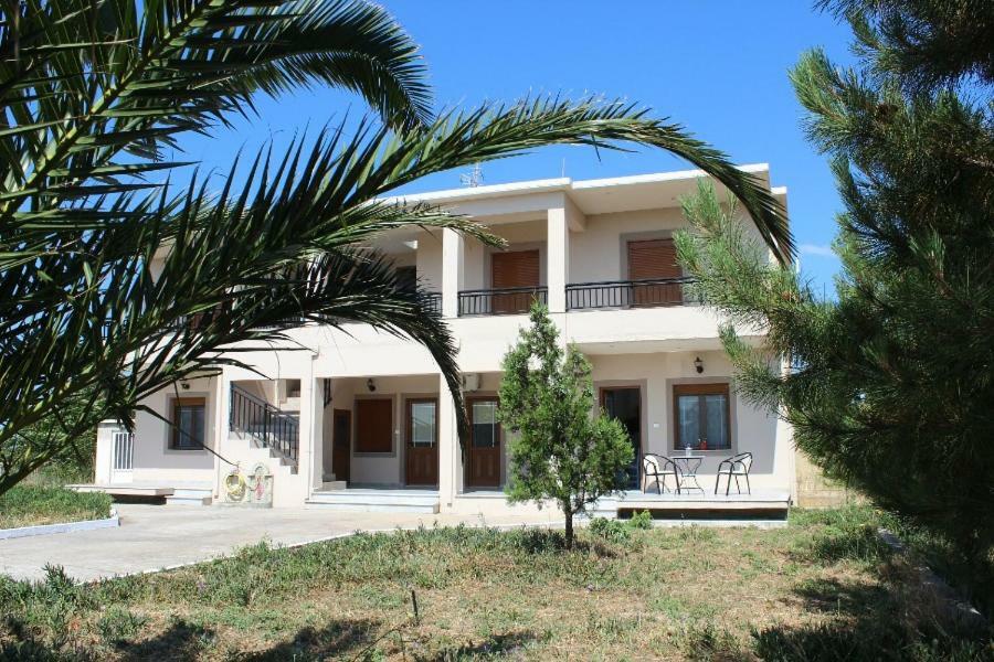 Vakis Apartments Romanon Exterior foto
