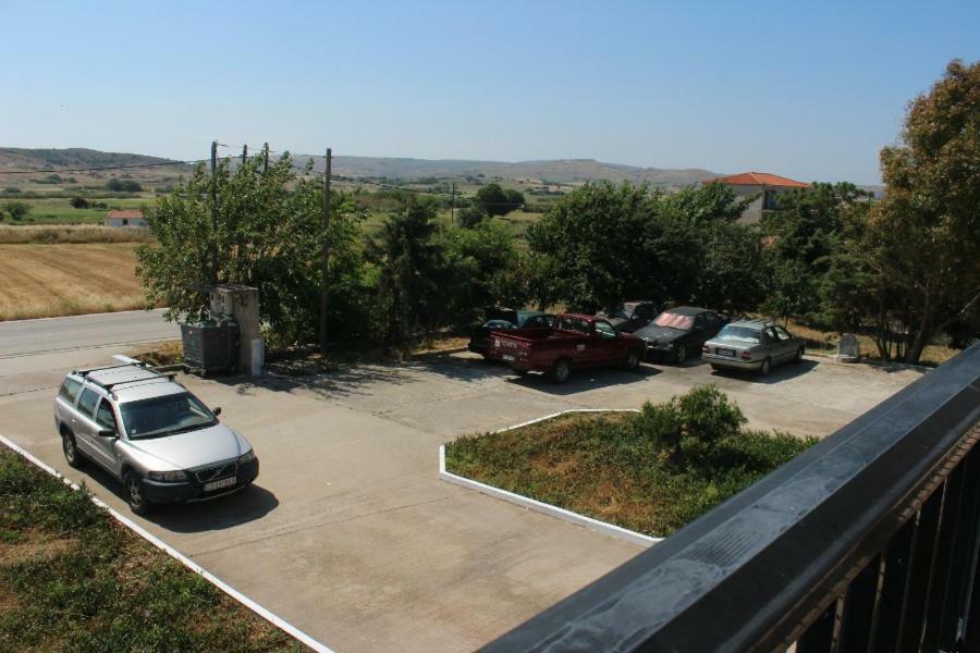 Vakis Apartments Romanon Exterior foto